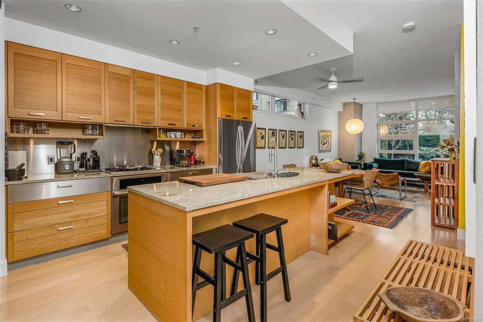 365 Waterfront Cres # 116