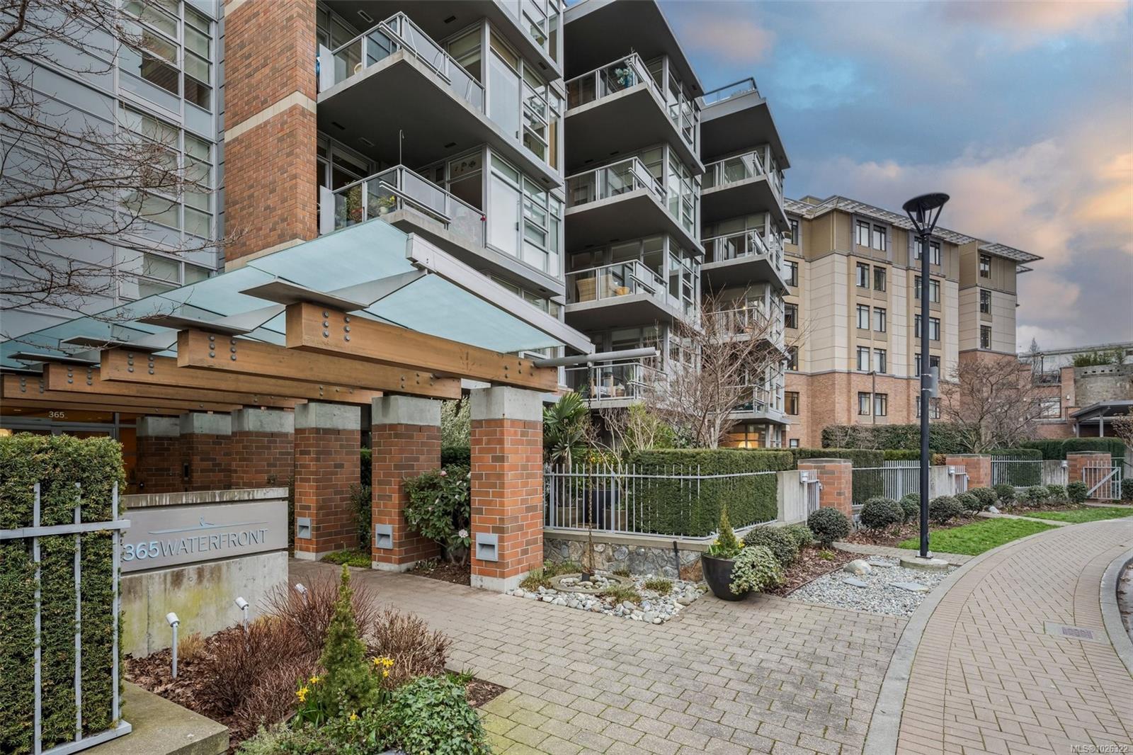 365 Waterfront Cres # 116