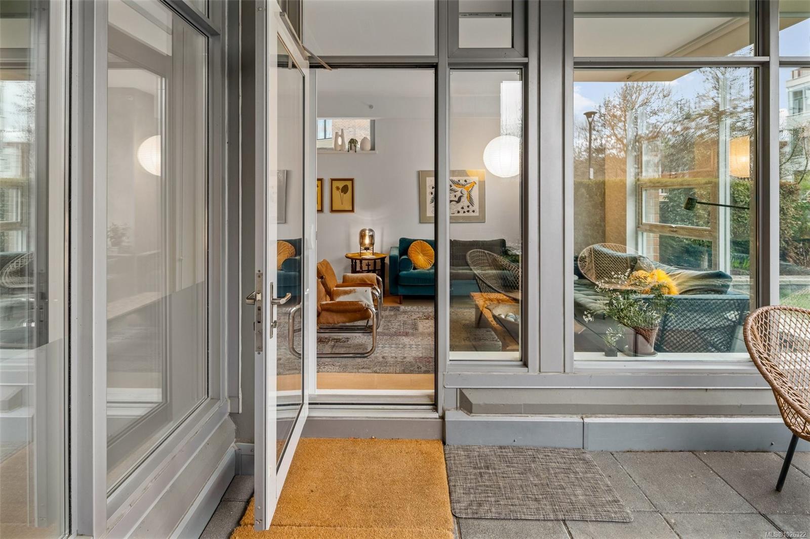 365 Waterfront Cres # 116