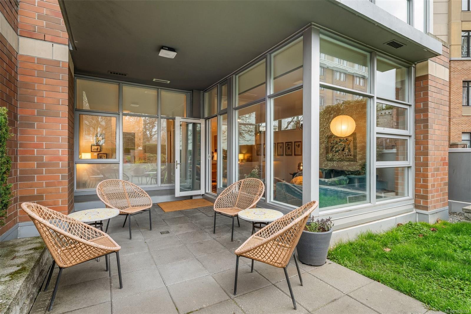 365 Waterfront Cres # 116