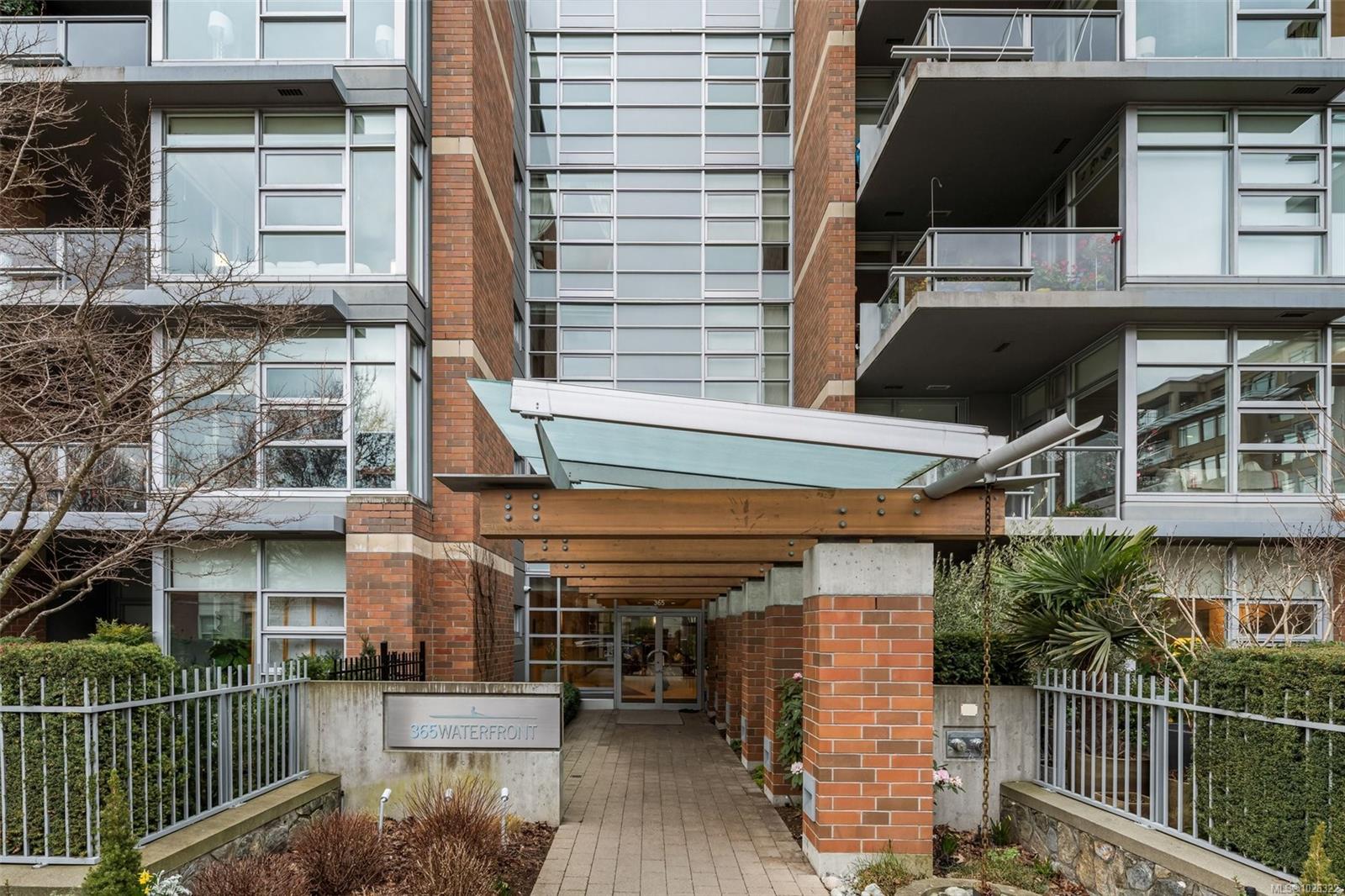 365 Waterfront Cres # 116