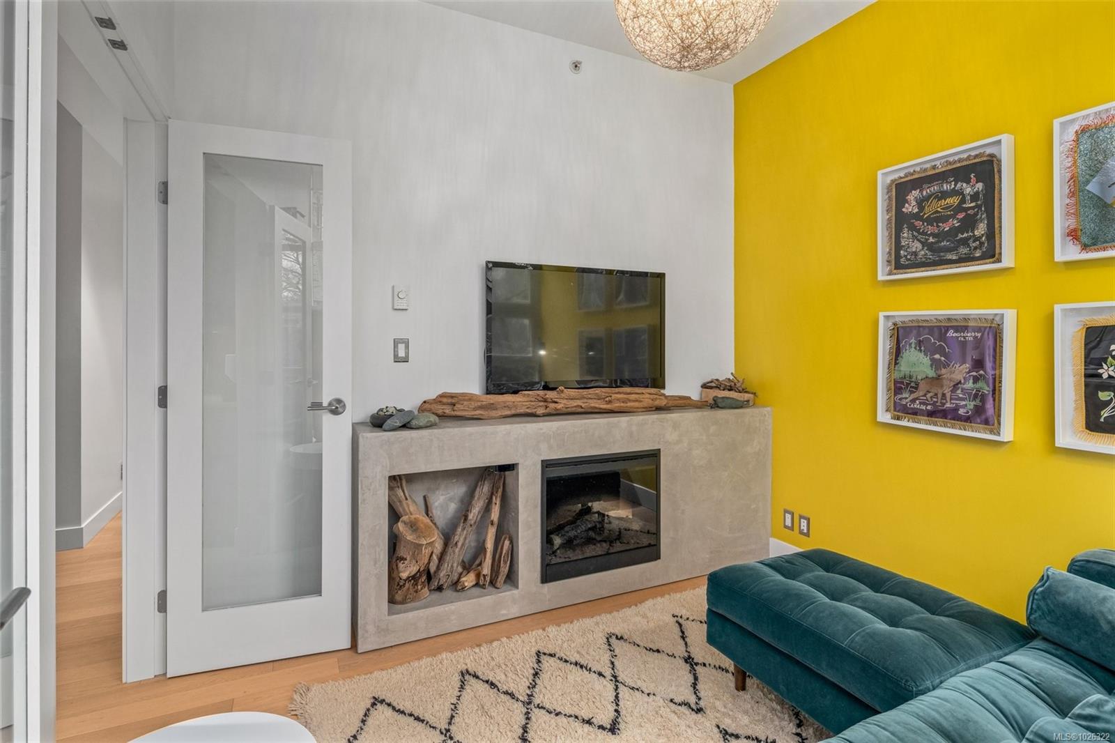 365 Waterfront Cres # 116