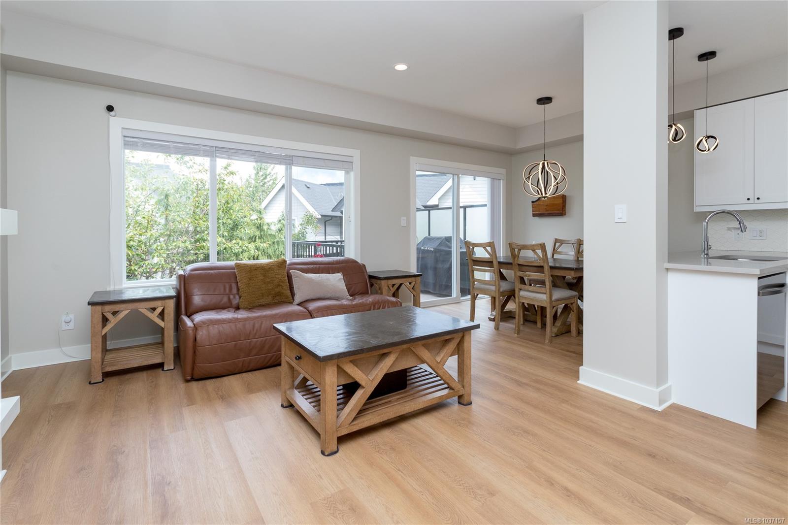 1026 Boeing Close
