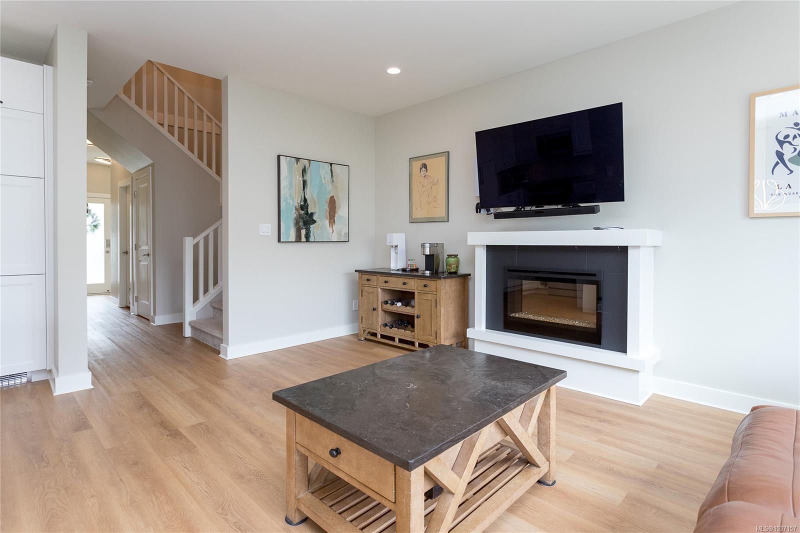 1026 Boeing Close