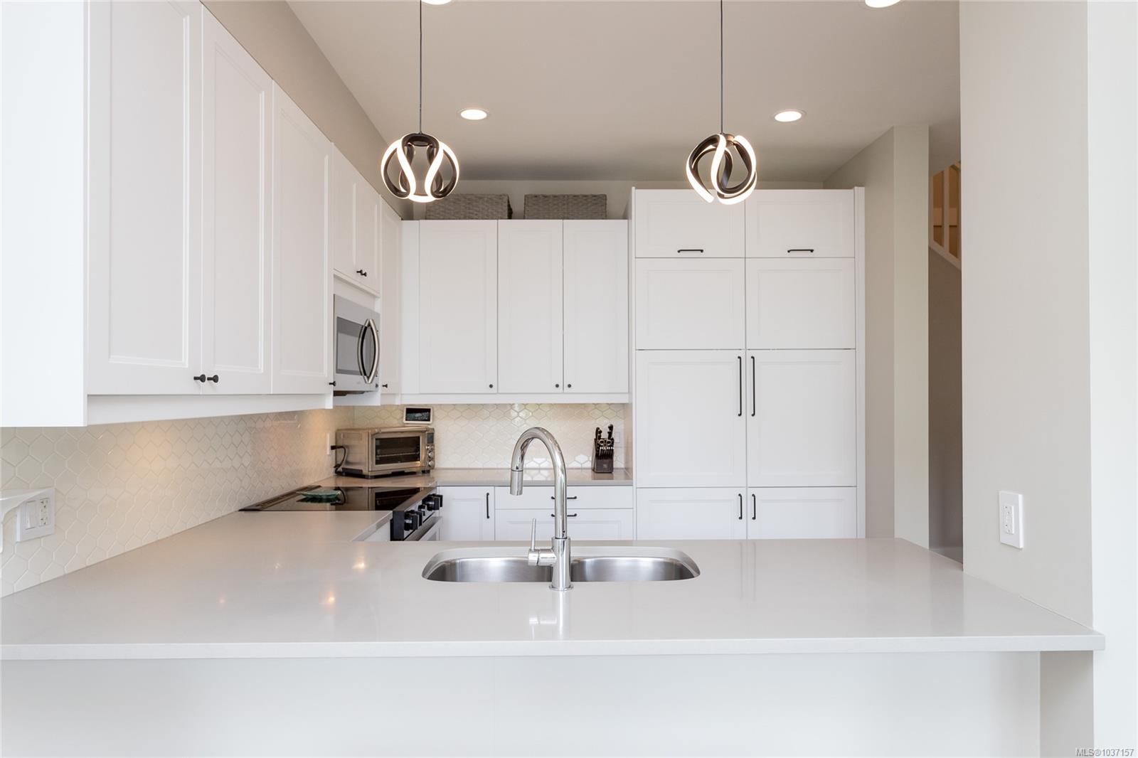 1026 Boeing Close