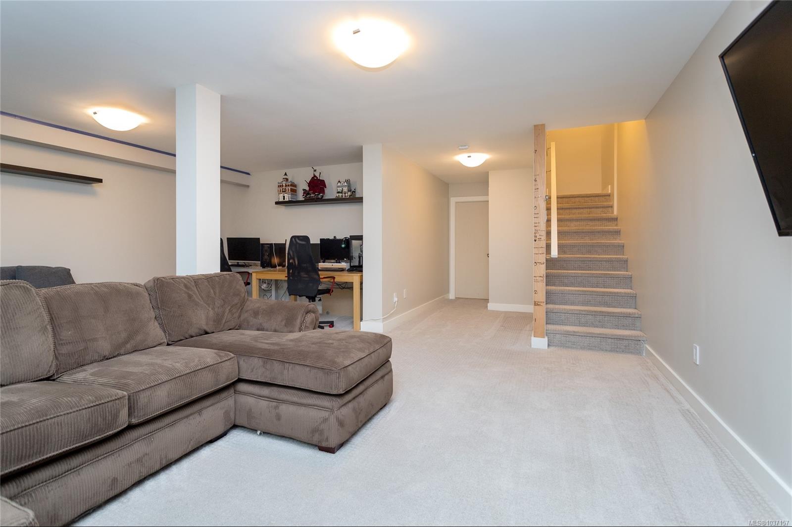 1026 Boeing Close