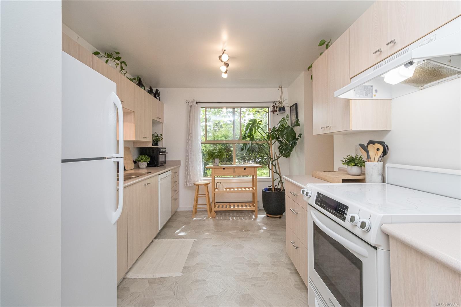 108 Gorge Rd W #102