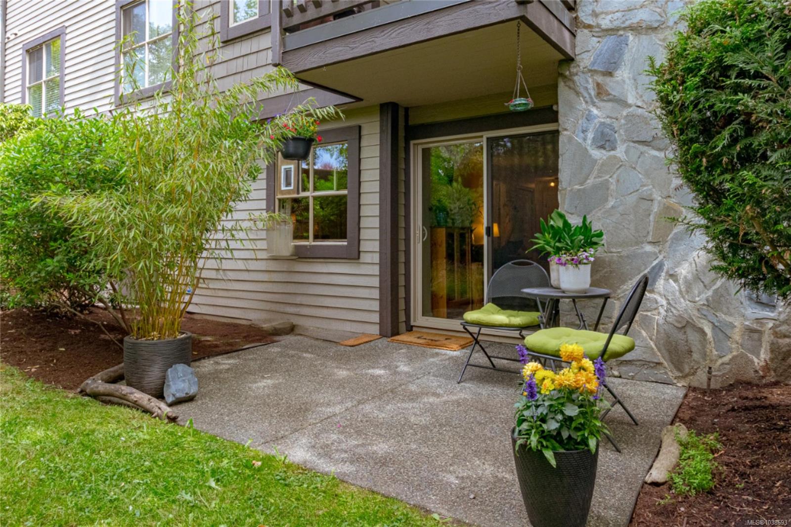 108 Gorge Rd W #102