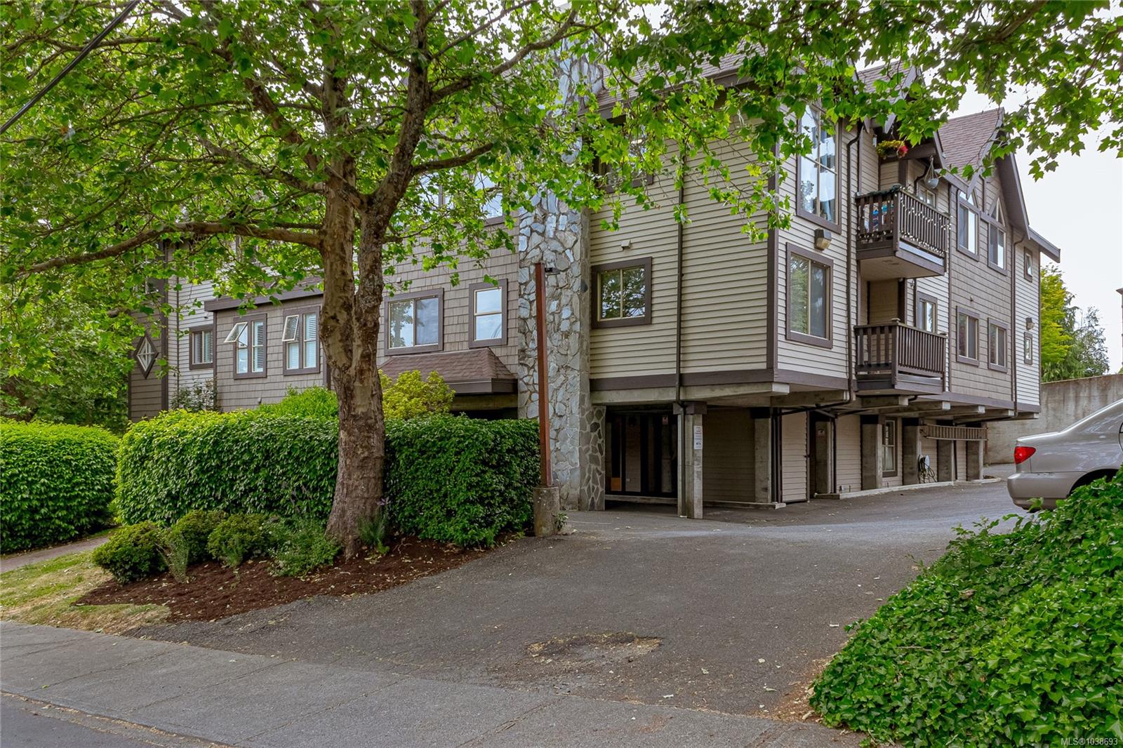 108 Gorge Rd W #102