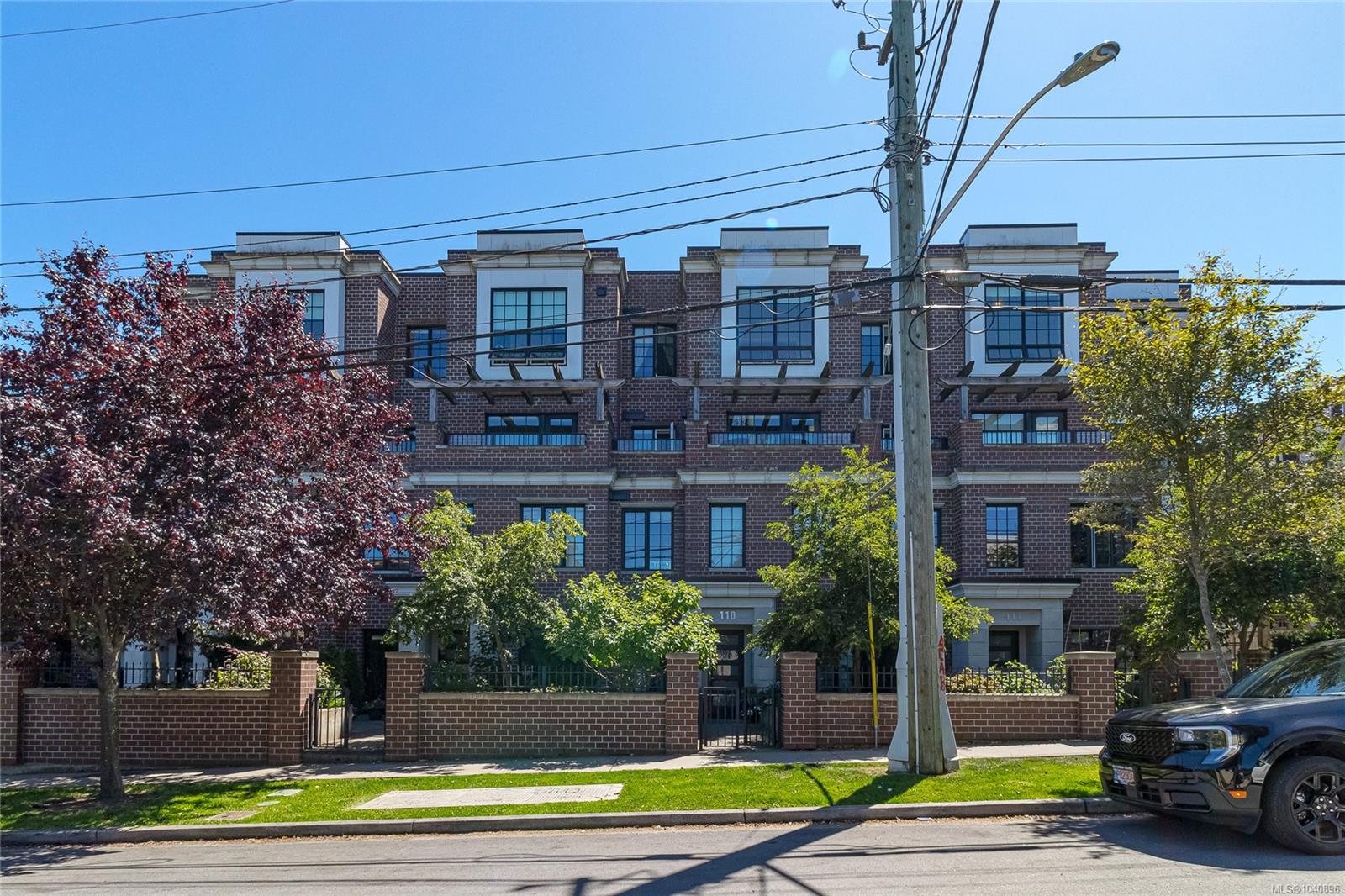 1011 Burdett Ave #308