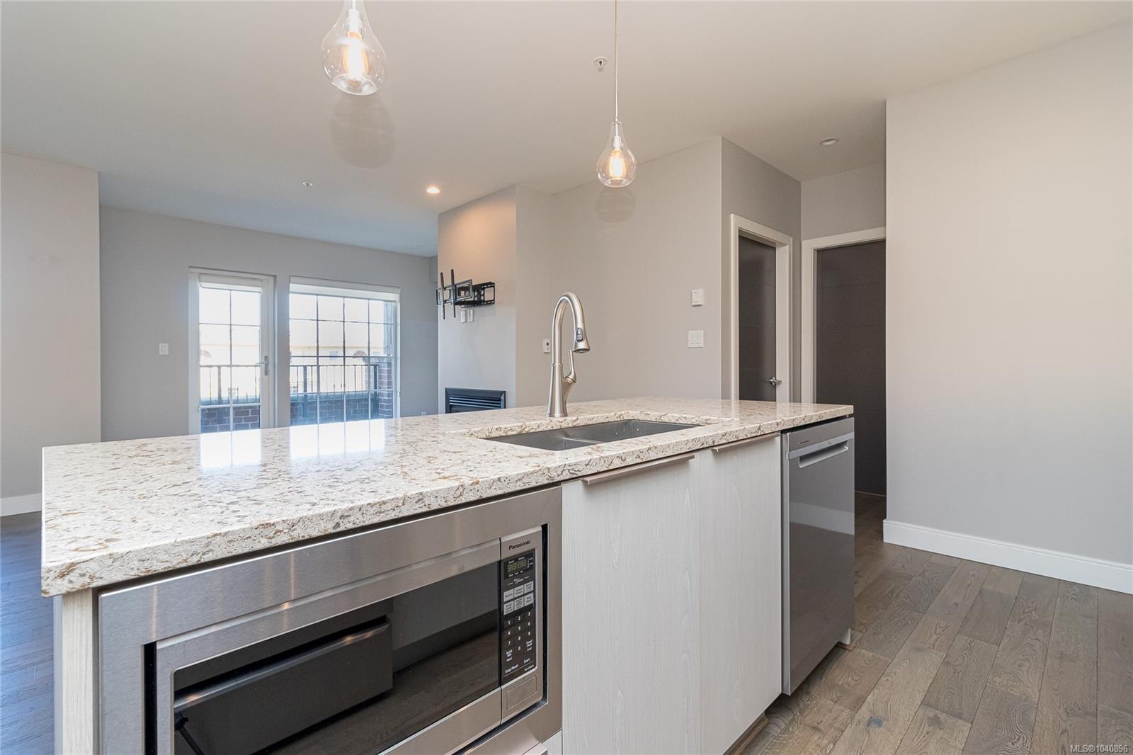1011 Burdett Ave #308