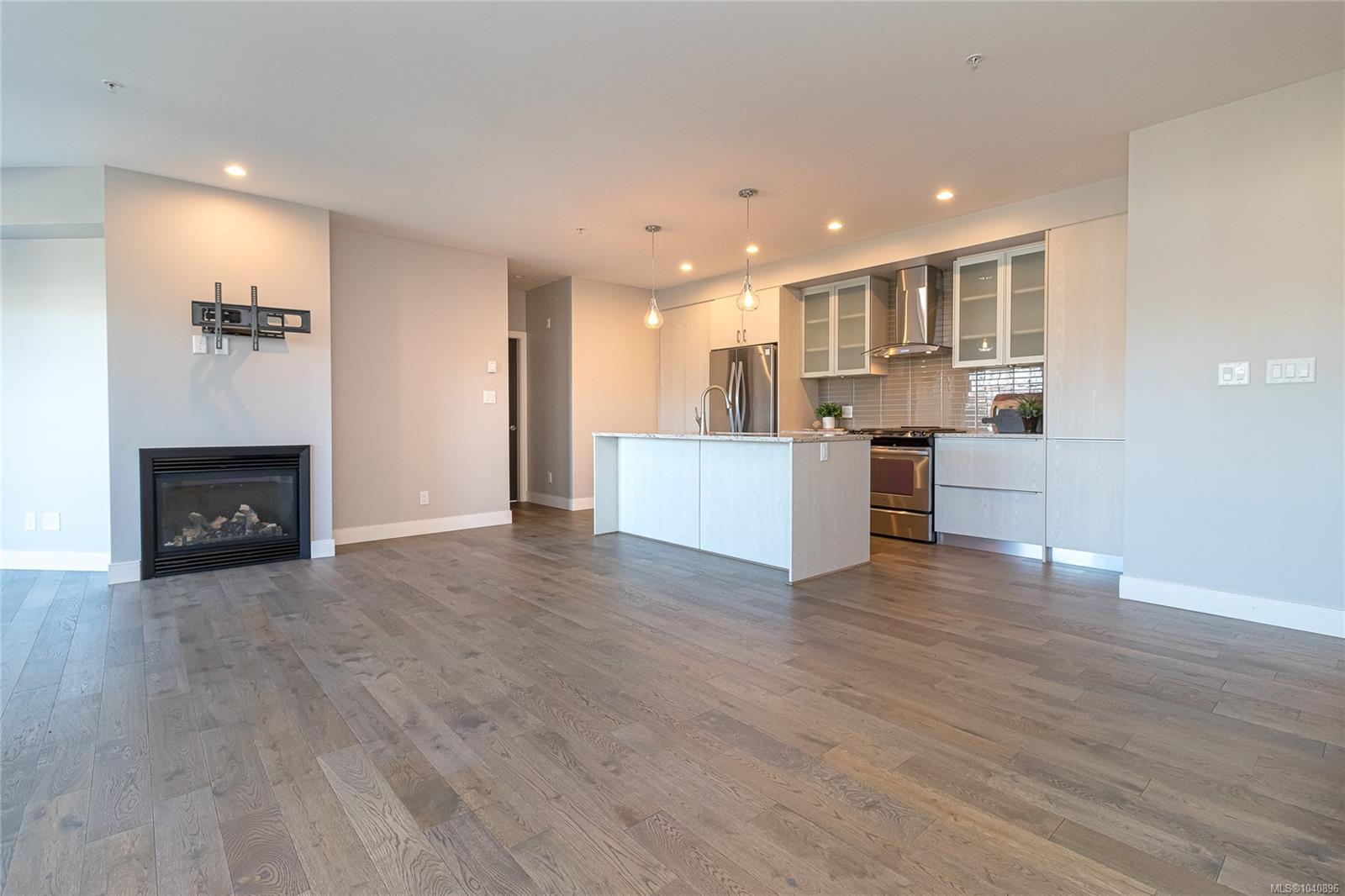 1011 Burdett Ave #308