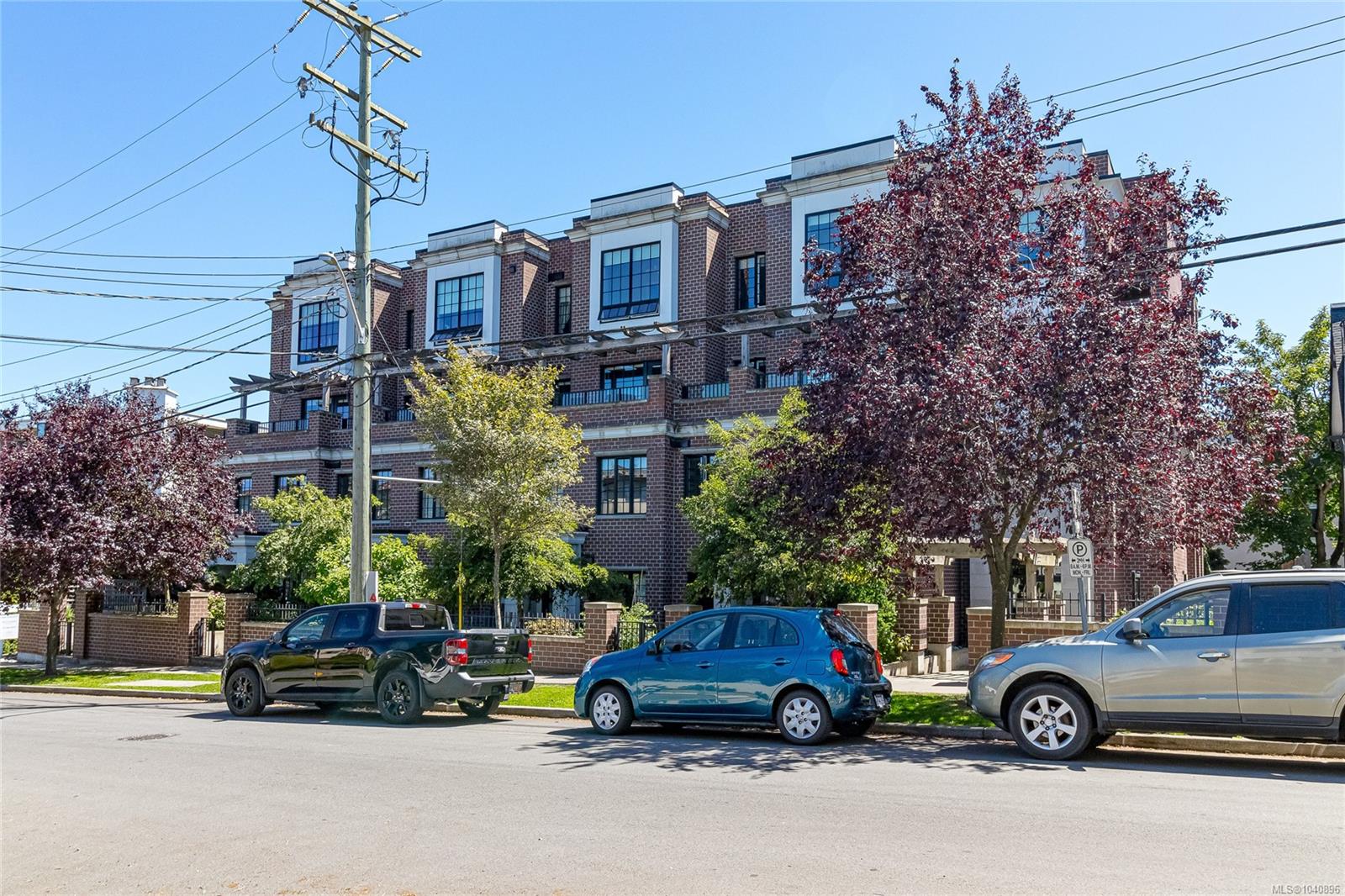 1011 Burdett Ave #308