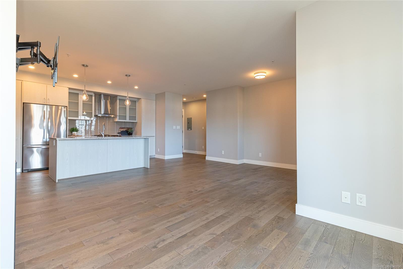 1011 Burdett Ave #308