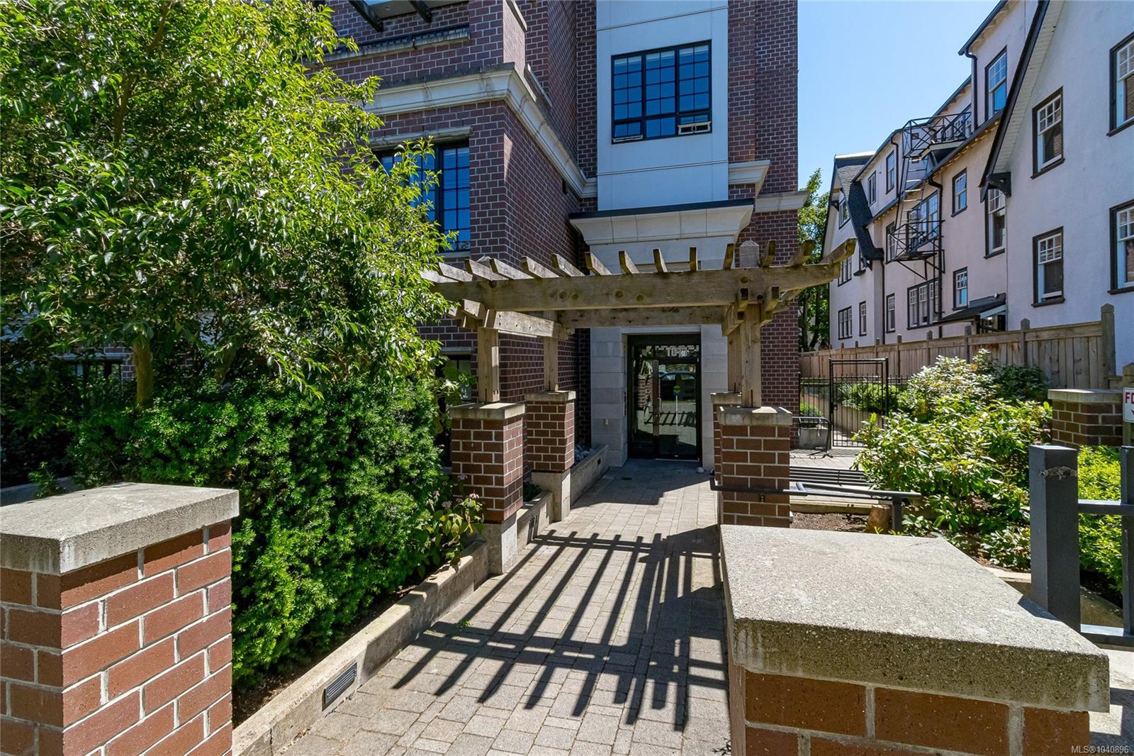 1011 Burdett Ave #308