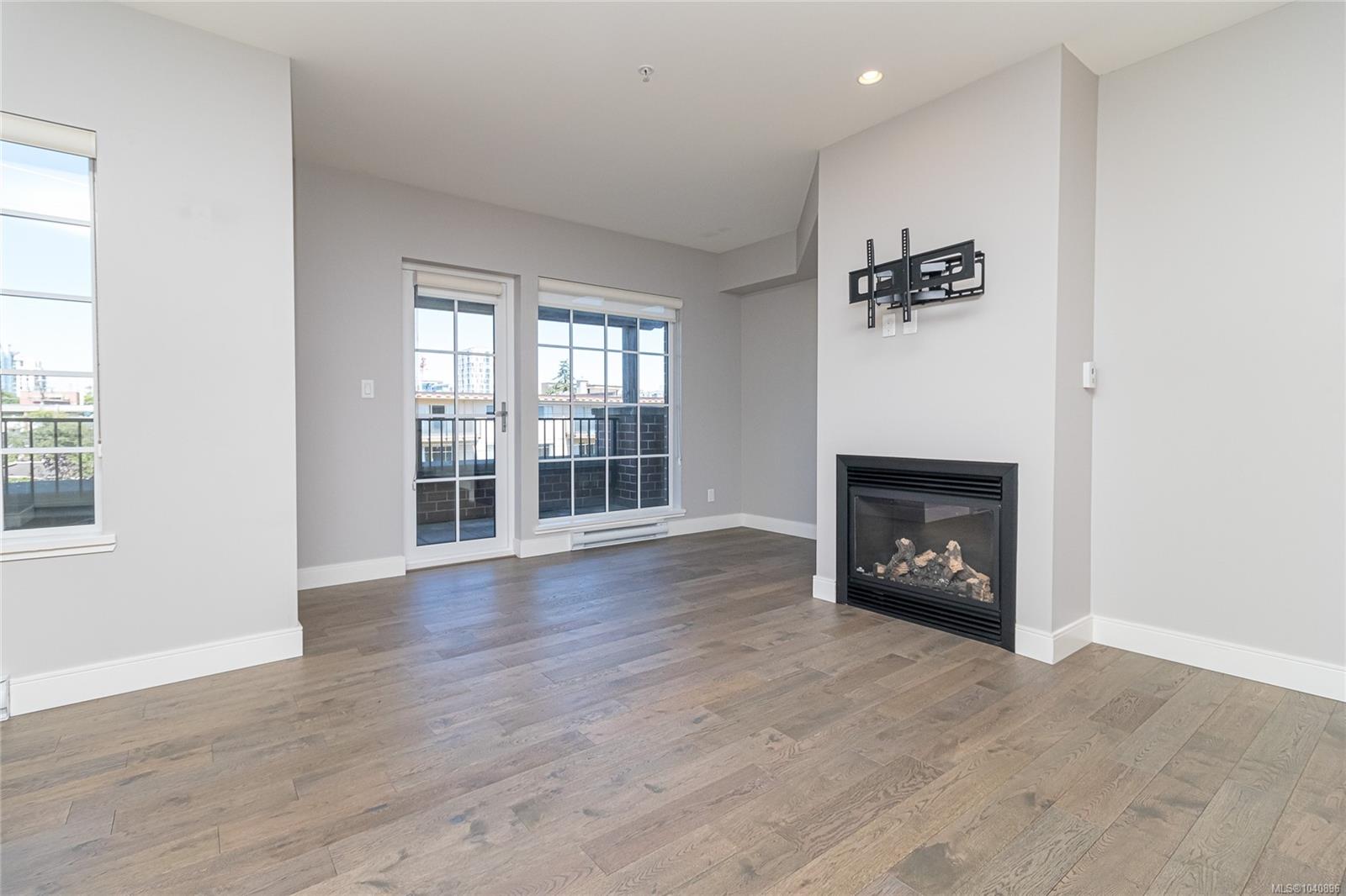 1011 Burdett Ave #308