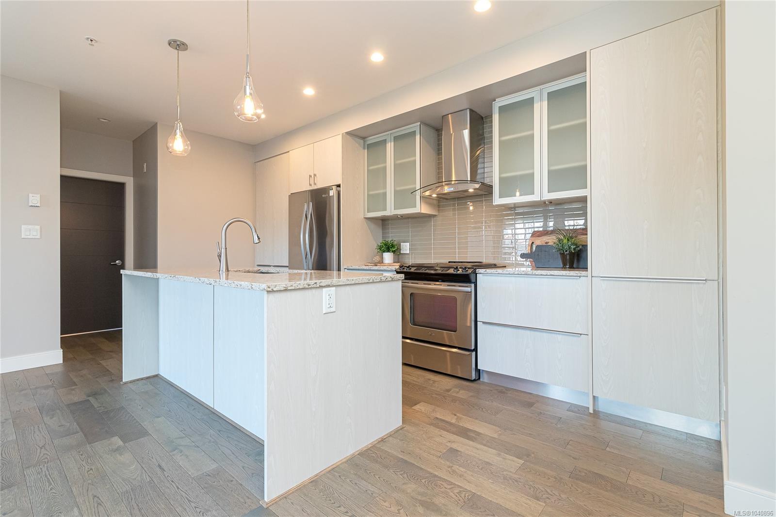 1011 Burdett Ave #308