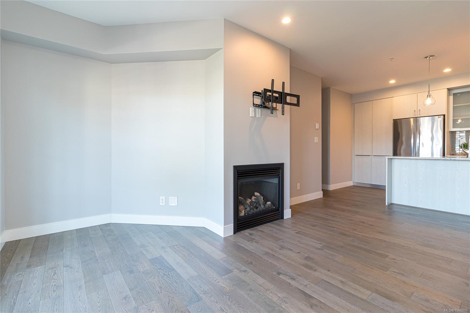 1011 Burdett Ave #308