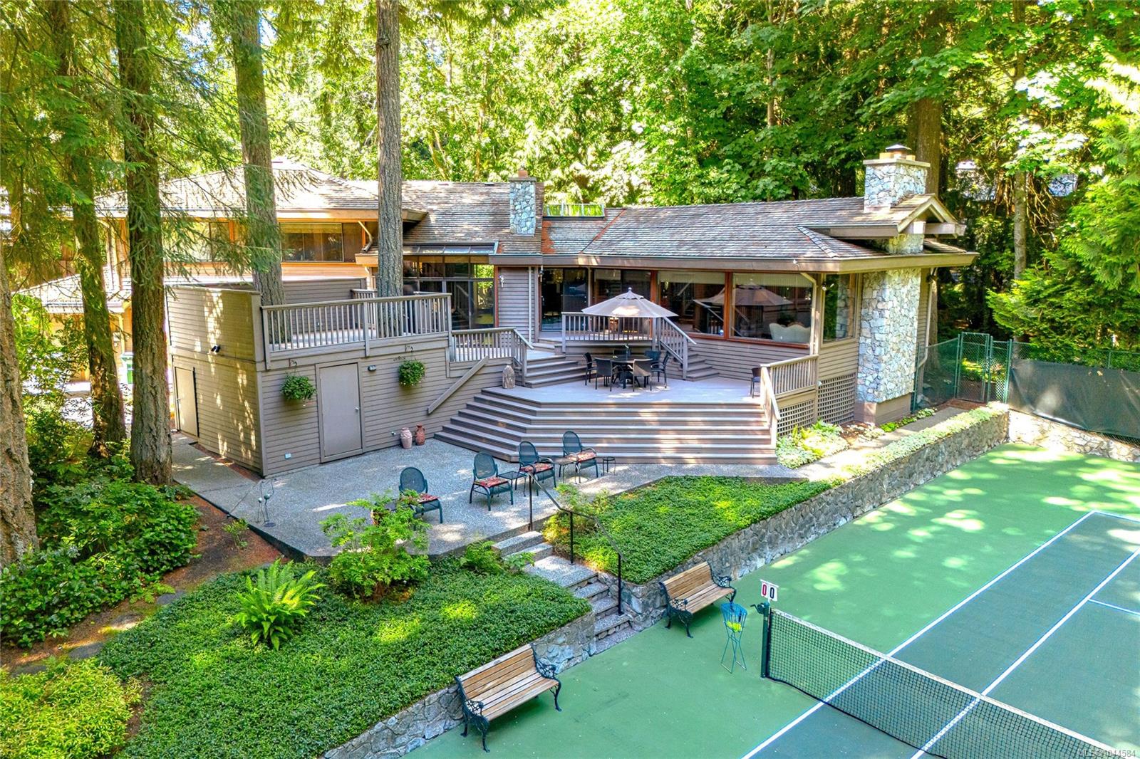 1015 Kentwood Pl