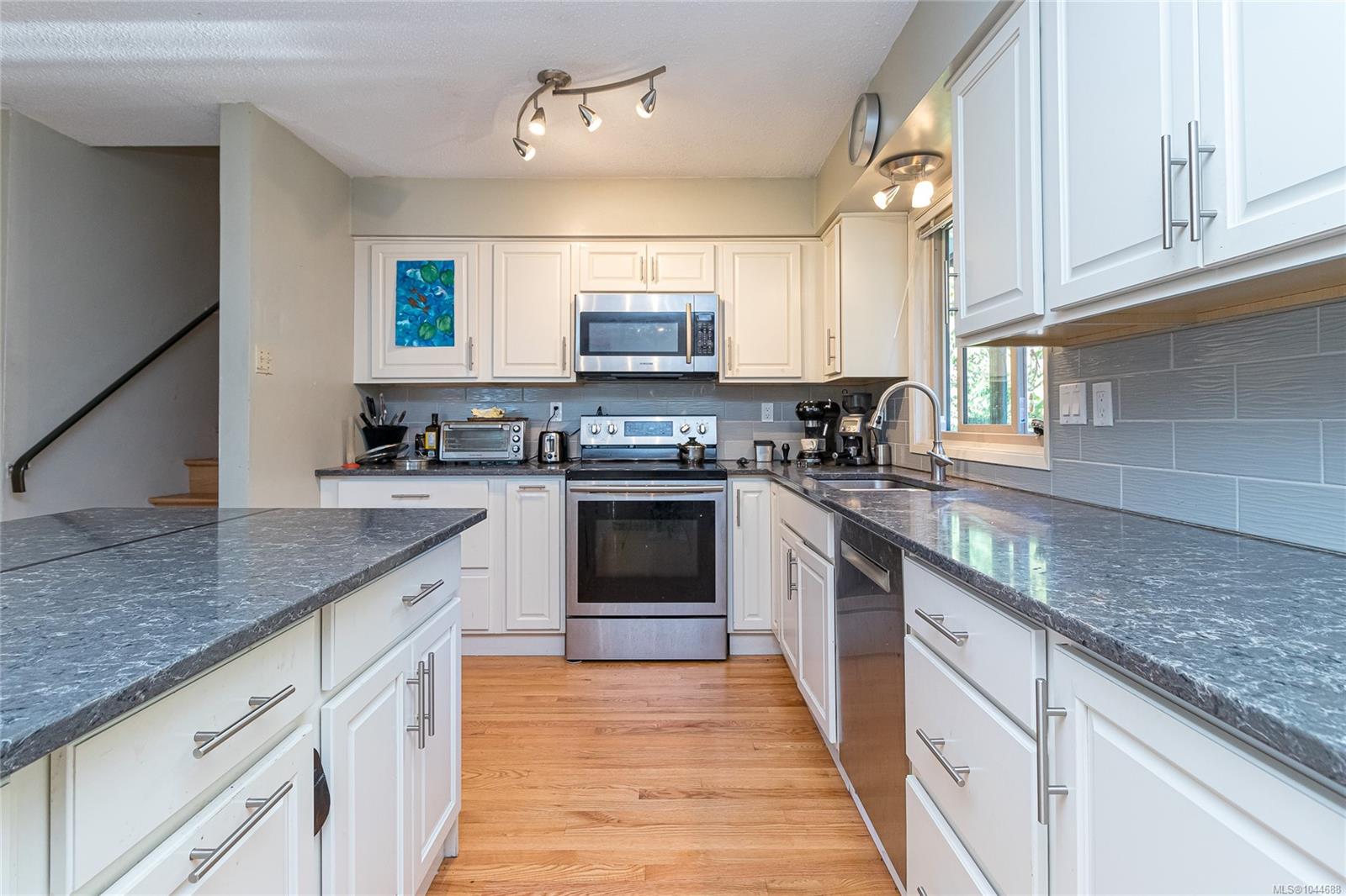 4167 Thornhill Cres