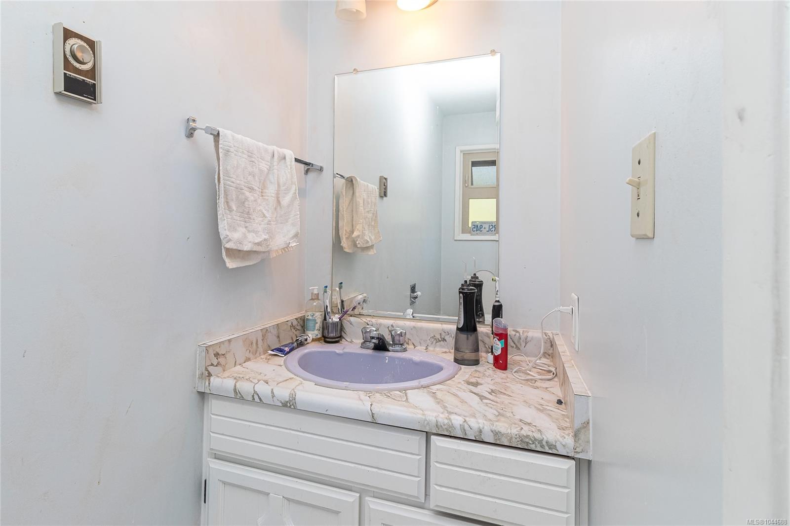 4167 Thornhill Cres
