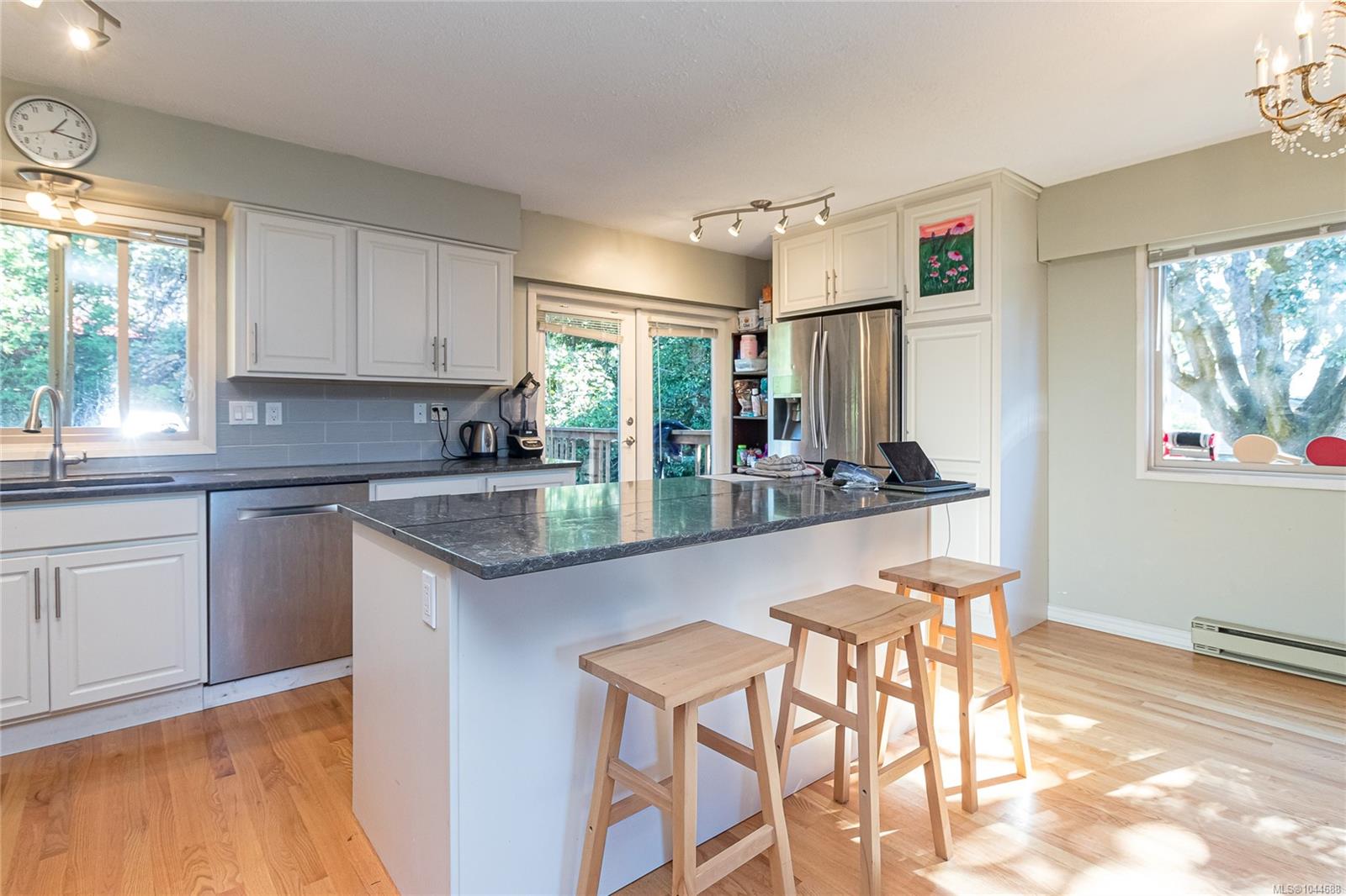 4167 Thornhill Cres