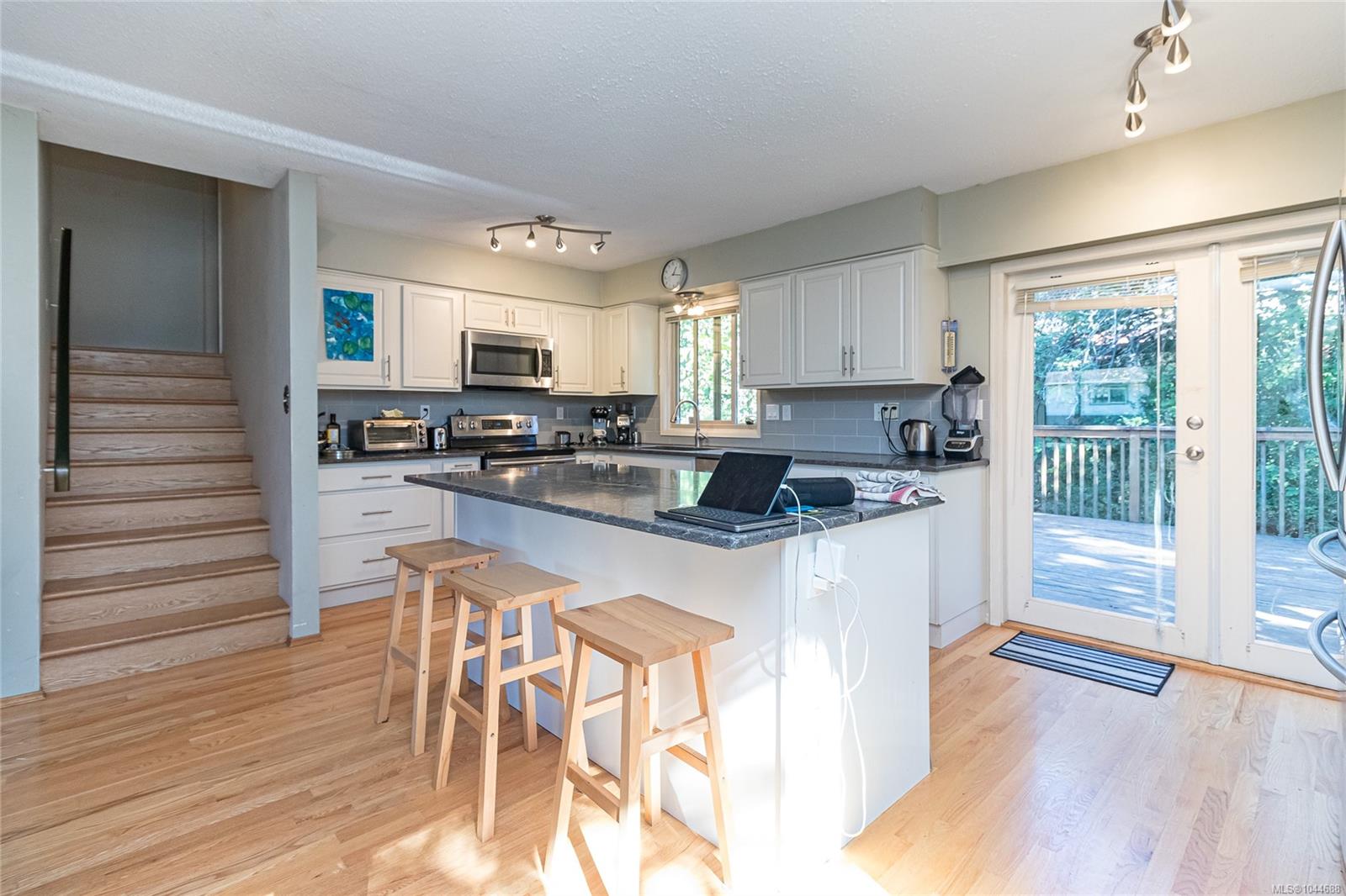 4167 Thornhill Cres
