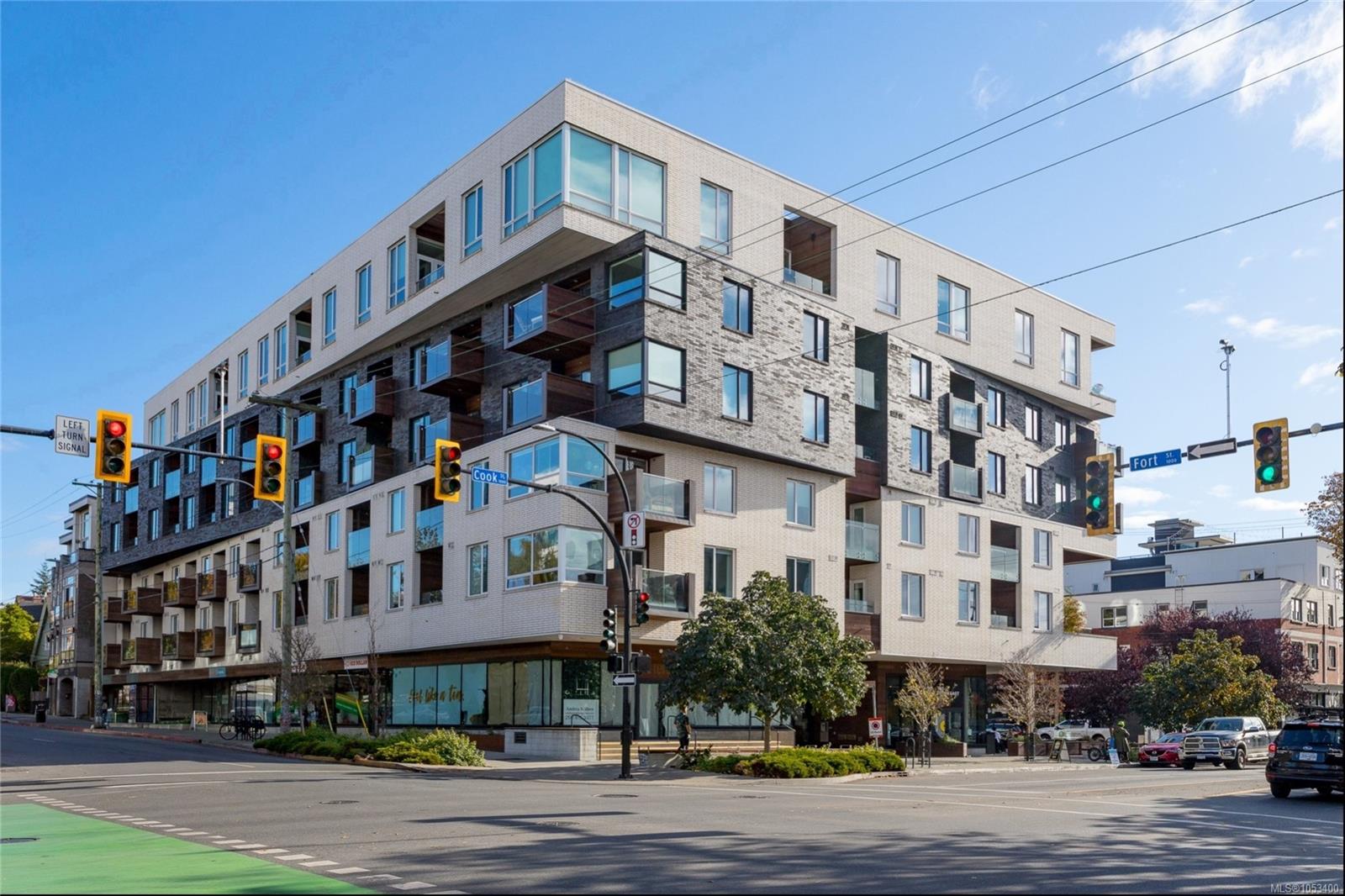 1033 Cook St 313 Victoria Bc Ca V8v 0e1 1053400