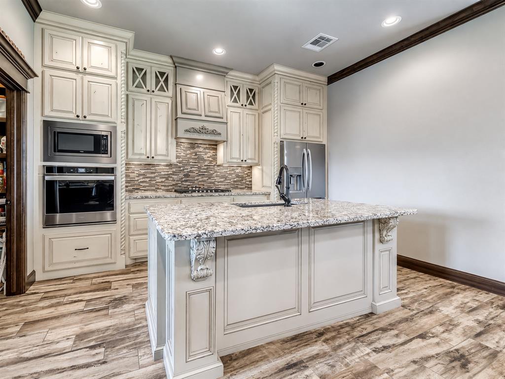 534 W Chickasaw Court Way