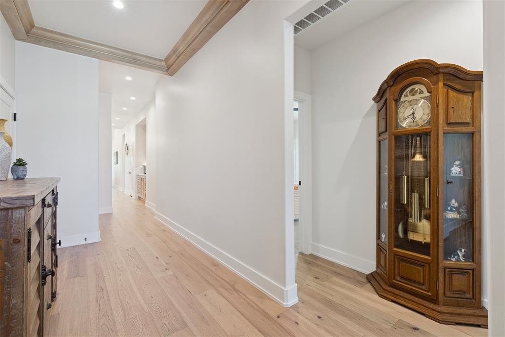 200 Pont Neuf Court