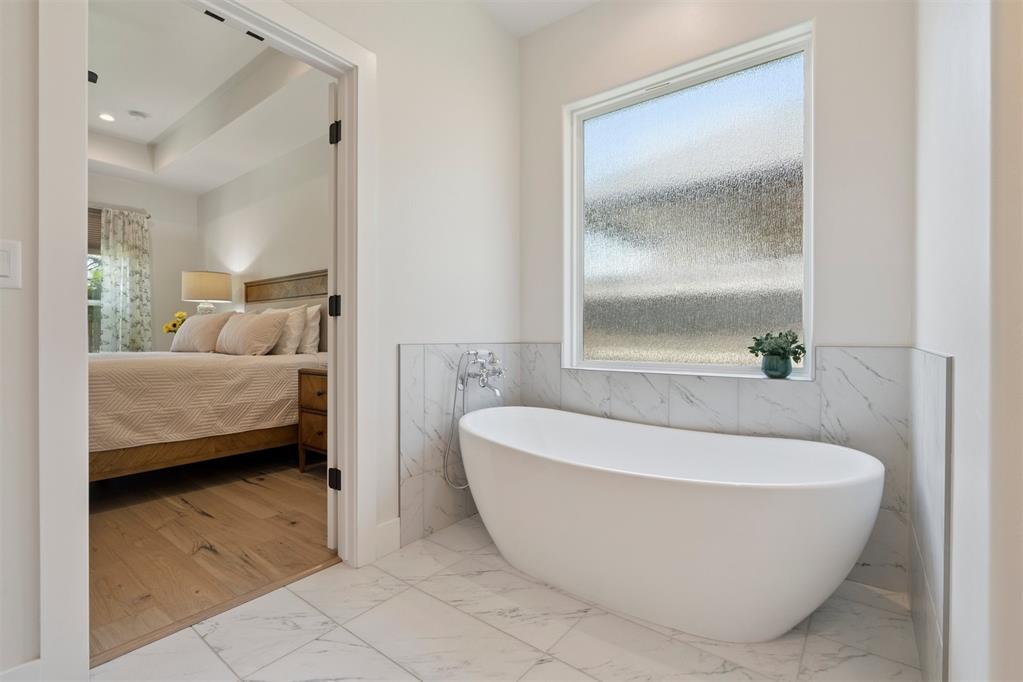 200 Pont Neuf Court