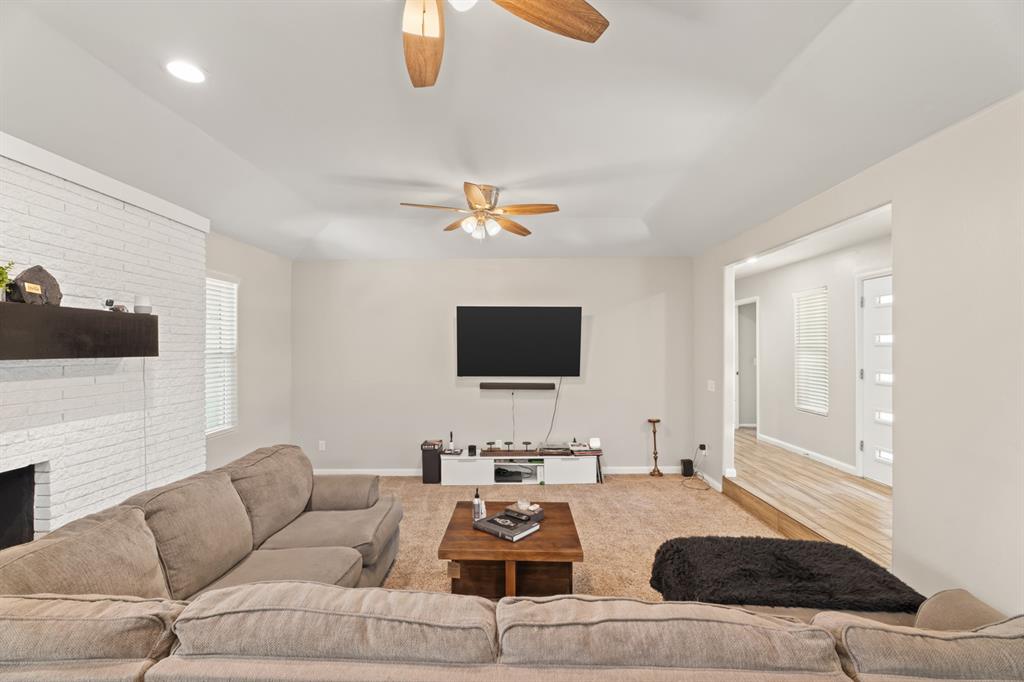 104 N Ramblin Oaks Drive