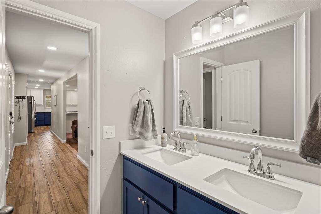 104 N Ramblin Oaks Drive