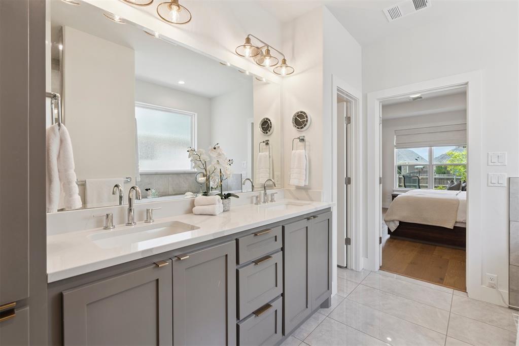 209 Pont Neuf Court
