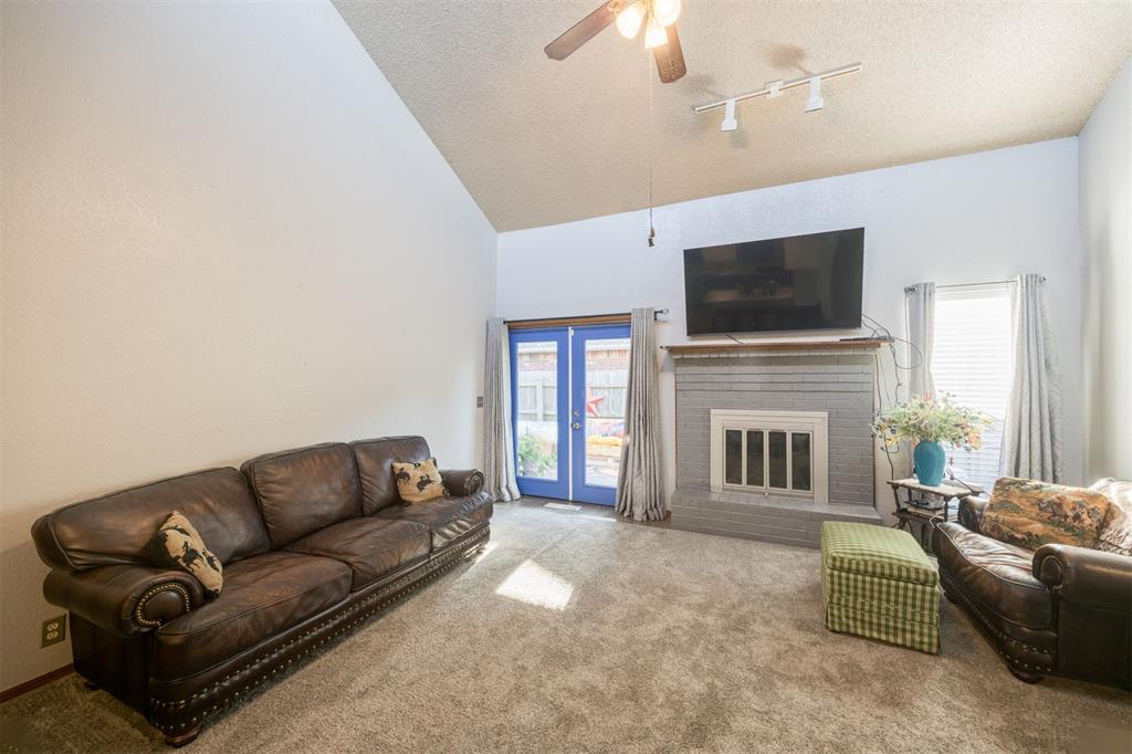2512 Lee Lane