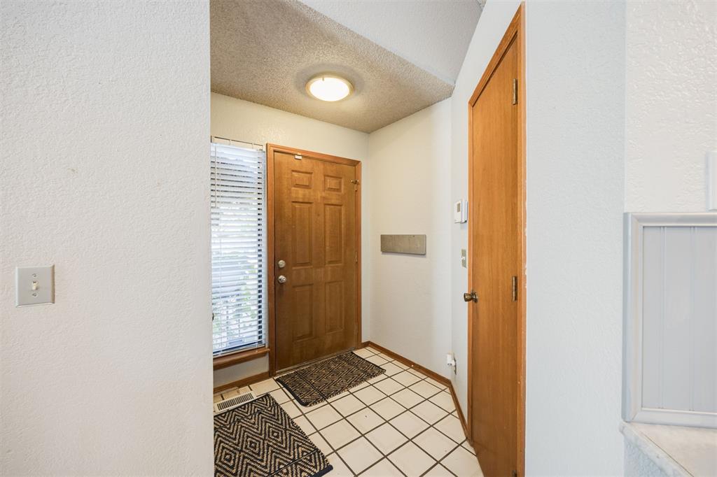 2512 Lee Lane