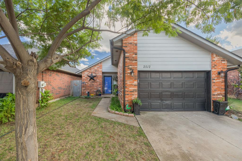 2512 Lee Lane