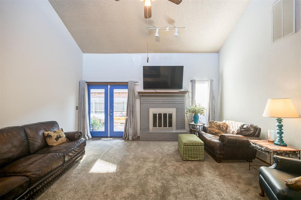 2512 Lee Lane