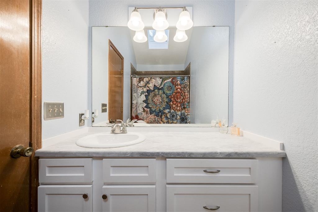 2512 Lee Lane