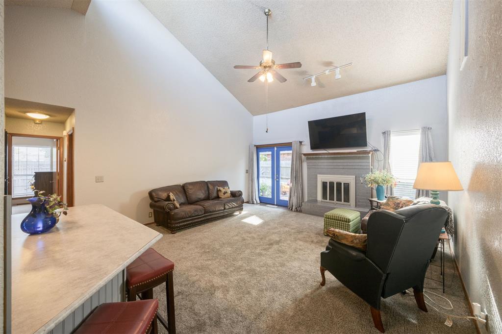 2512 Lee Lane