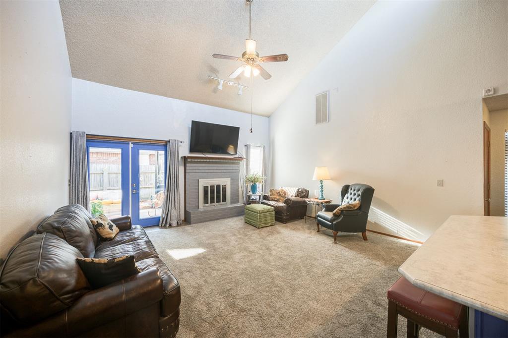 2512 Lee Lane