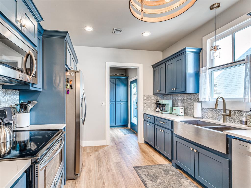 27 Firefly Lane