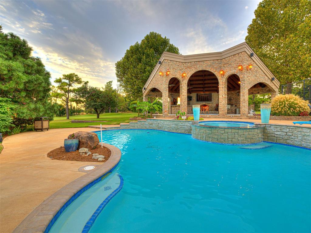 2605 Oakcrest Drive