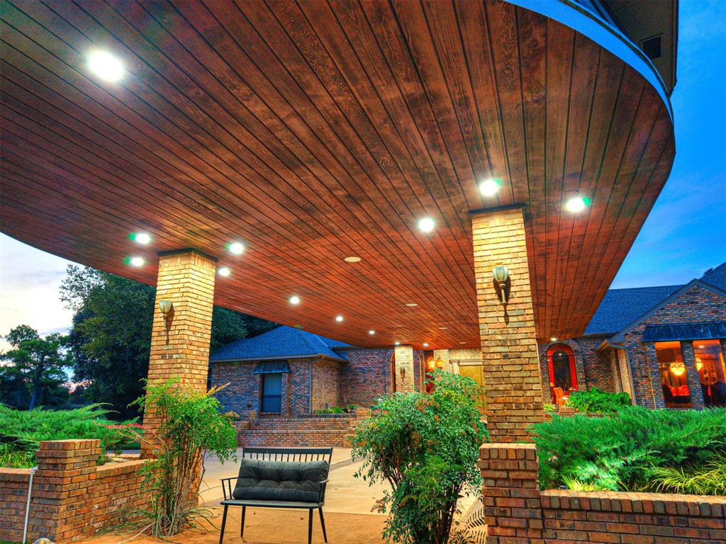 2605 Oakcrest Drive