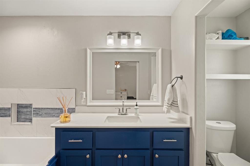 104 N Rambling Oaks Drive