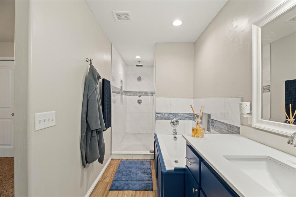 104 N Rambling Oaks Drive