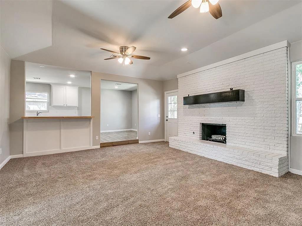 104 N Rambling Oaks Drive