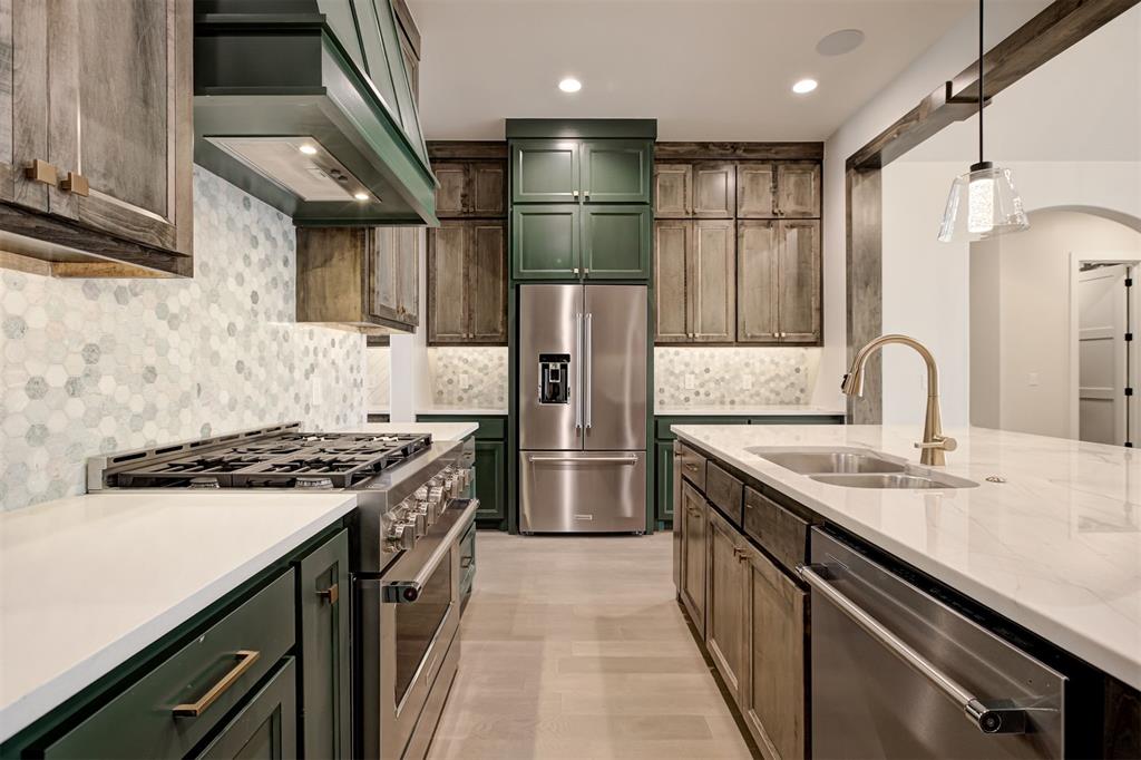 8001 Amber Ridge Drive