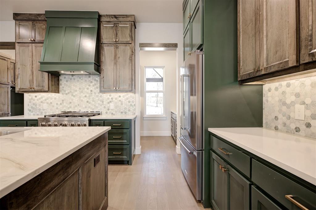 8001 Amber Ridge Drive