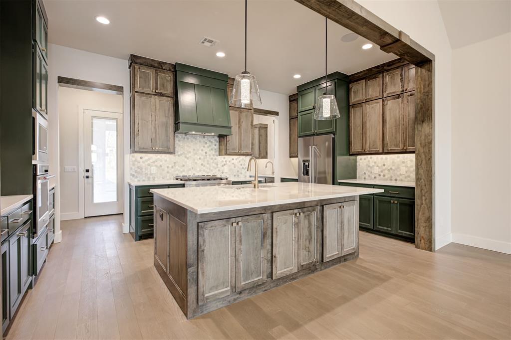 8001 Amber Ridge Drive